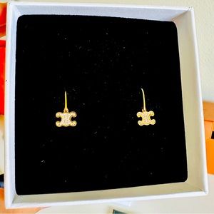 TRIOMPHE RHINESTONE EARRINGS IN BRASS WITH GOLD FINISH AND CRYSTALS